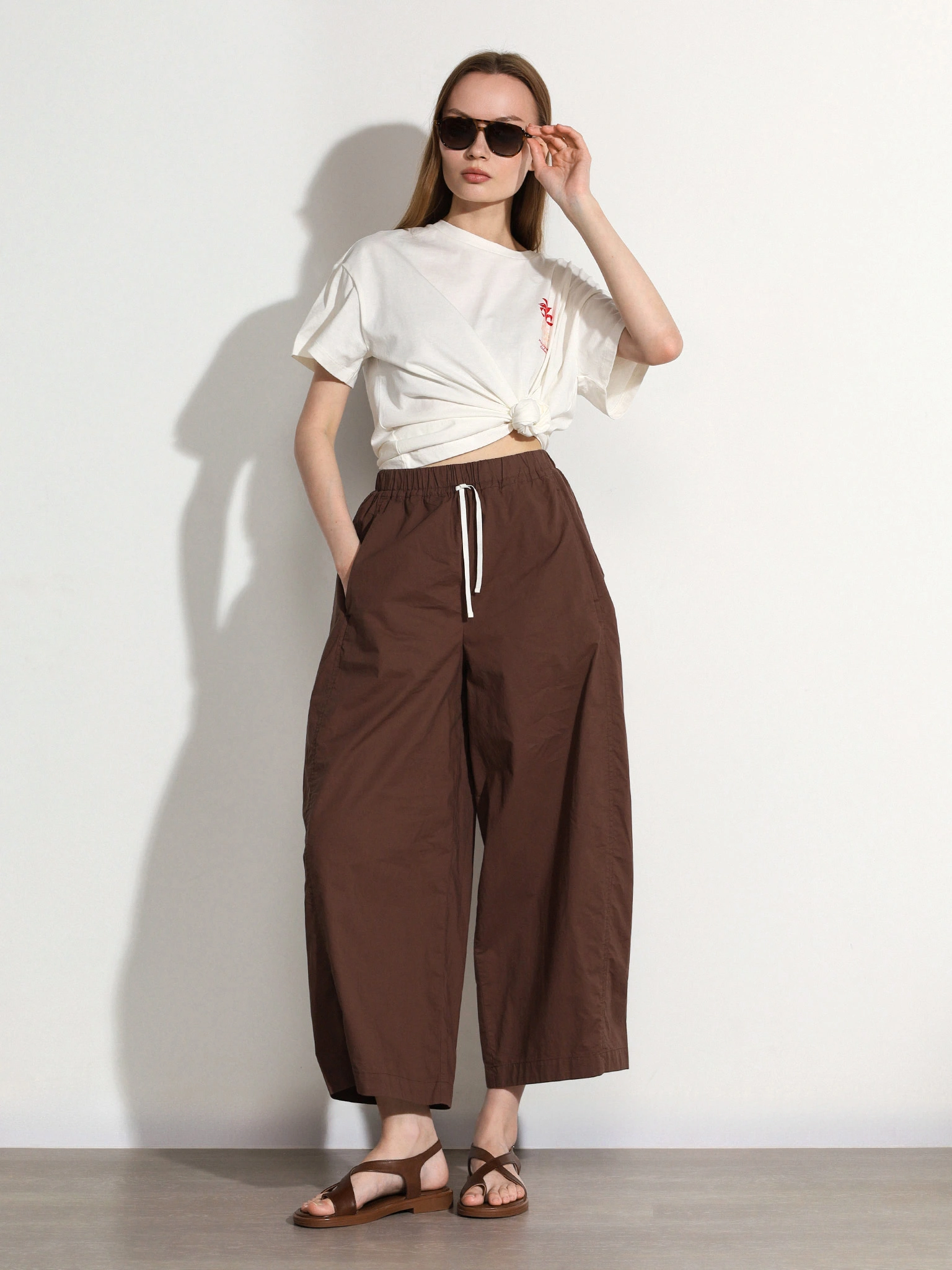 Брюки коричневого цвета из хлопка прямого кроя